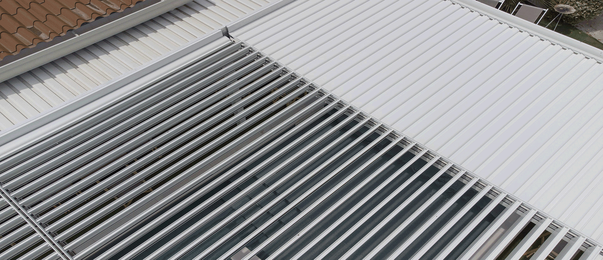 Pergola bioclimatica chiusa con sistema di scarico acqua integrato